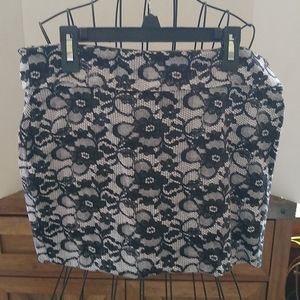 Size large rue 21 tube top.  Black and white